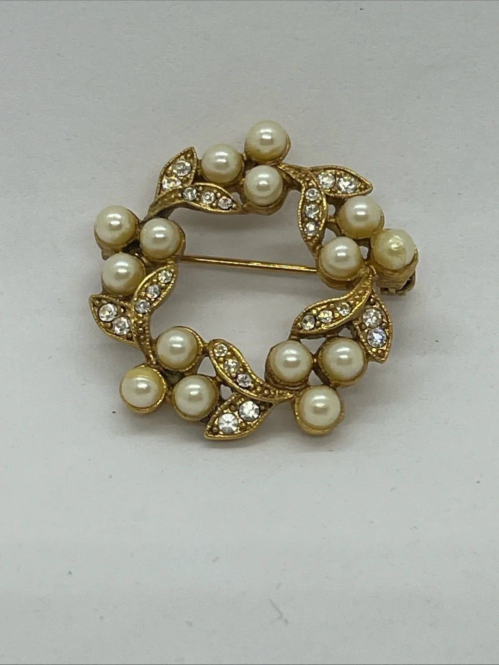 Vintage Pearl And Rhinestone Goldtone Brooch